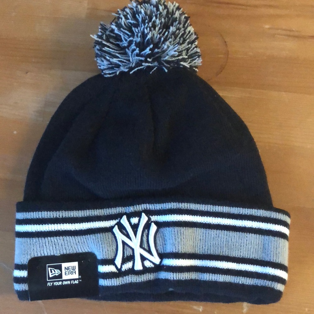 NWT New Era New York Yankees Knot Beanie
